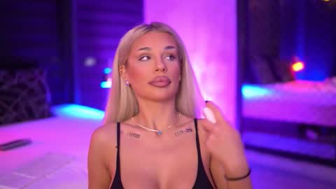 IvyRowa online show from October 8, 2025, 6:16 pm