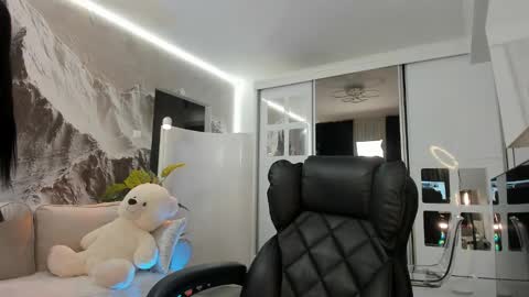 Ivy Belle online show from February 10, 2026, 6:06 am