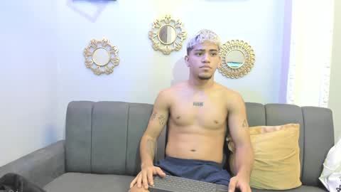 Snapshot of izaak_taylor7 chatting on January 24, 2025, 1:25 pm izaack online show from January 24, 2025, 1:25 pm