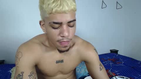 Snapshot of izaak_taylor7 chatting on October 5, 2025, 2:21 am izaack online show from October 5, 2025, 2:21 am