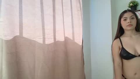 Snapshot of izabellasweet chatting on December 19, 2024, 3:19 pm Izabella online show from December 19, 2024, 3:19 pm