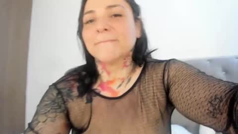 Snapshot of izabellasweet chatting on February 6, 2025, 8:13 pm Izabella online show from February 6, 2025, 8:13 pm