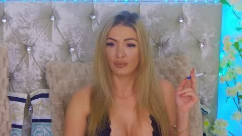 Snapshot of izabellle02 chatting on May 26, 2026, 3:13 am Izabella online show from May 26, 2026, 3:13 am