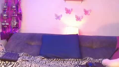 izan online show from December 16, 2025, 8:47 pm