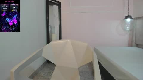 izelevans online show from March 21, 2026, 1:05 pm