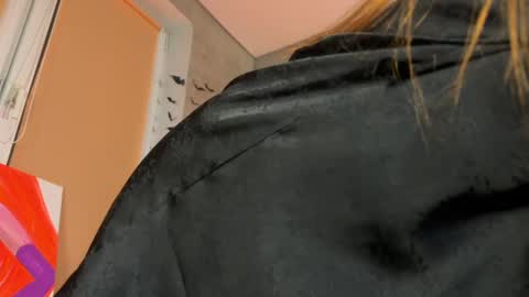 izi online show from February 21, 2025, 9:32 pm