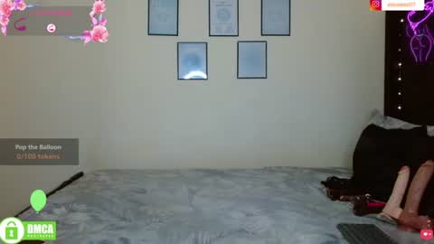 Snapshot of izzabelvalentine chatting on July 29, 2026, 6:28 pm Izzabel Valentine online show from July 29, 2026, 6:28 pm
