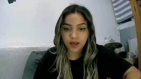 Snapshot of izzy_32 chatting on April 4, 2026, 2:10 am izzy_32 online show from April 4, 2026, 2:10 am