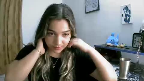 Snapshot of izzy_32 chatting on April 14, 2026, 6:19 am izzy_32 online show from April 14, 2026, 6:19 am