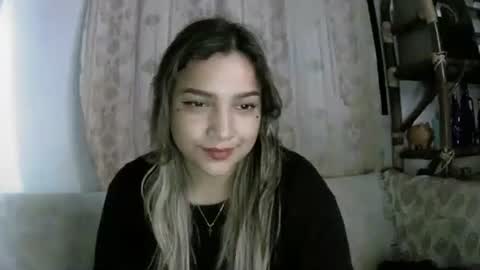 Snapshot of izzy_32 chatting on April 21, 2026, 7:03 am izzy_32 online show from April 21, 2026, 7:03 am
