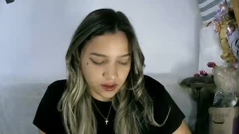 Snapshot of izzy_32 chatting on April 21, 2026, 9:39 pm izzy_32 online show from April 21, 2026, 9:39 pm