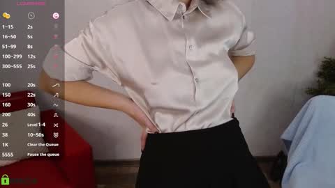 Queen of nylon  Victoria online show from November 19, 2025, 4:56 am