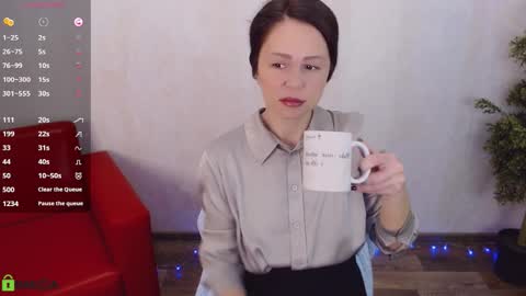 Queen of nylon  Victoria online show from February 24, 2026, 5:16 am