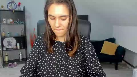Snapshot of izzymonro chatting on September 18, 2025, 1:51 am Izzy online show from September 18, 2025, 1:51 am