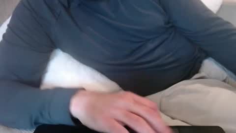 Snapshot of j335129 chatting on December 2, 2025, 4:57 pm James online show from December 2, 2025, 4:57 pm