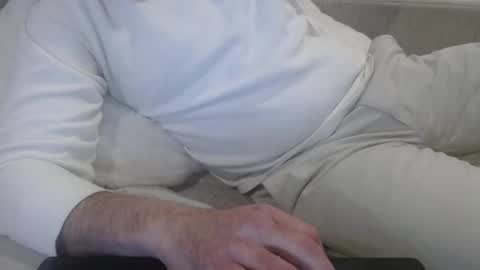 Snapshot of j335129 chatting on December 3, 2025, 9:57 pm James online show from December 3, 2025, 9:57 pm