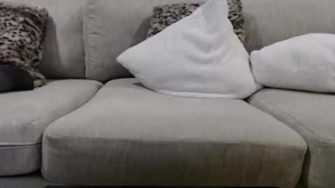 Snapshot of j335129 chatting on December 21, 2025, 1:40 pm James online show from December 21, 2025, 1:40 pm