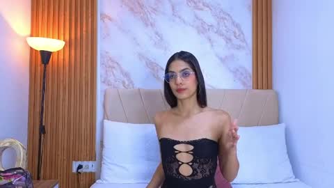j_belle_ online show from May 5, 2026, 8:17 pm
