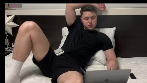 Snapshot of j_lyle_x chatting on May 5, 2026, 7:00 pm j_lyle_x online show from May 5, 2026, 7:00 pm