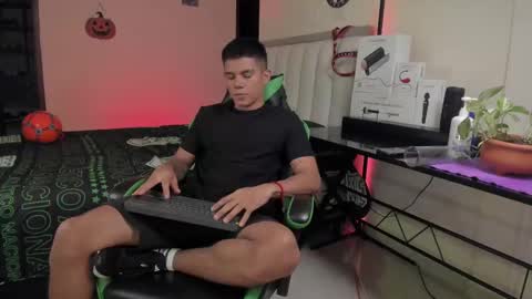 JACK CASTELL online show from September 30, 2025, 11:26 am