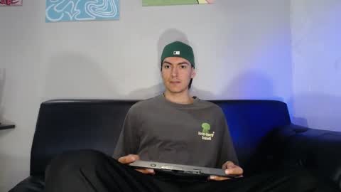 INDEPENDENT MODEL online show from January 10, 2025, 11:33 am