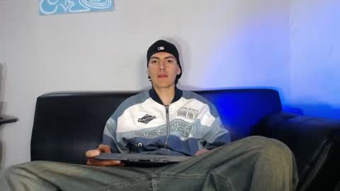 INDEPENDENT MODEL online show from January 19, 2025, 11:23 am