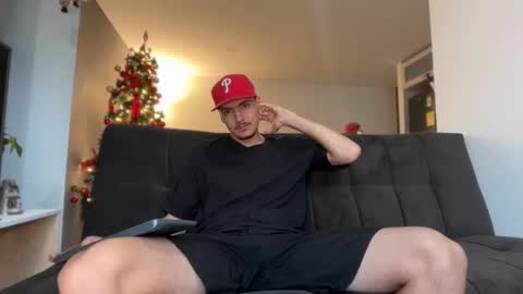 INDEPENDENT MODEL online show from December 17, 2025, 11:16 am