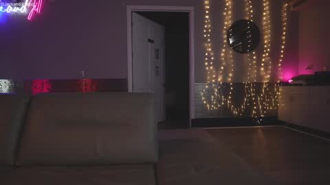 JackJill online show from October 6, 2025, 6:27 pm