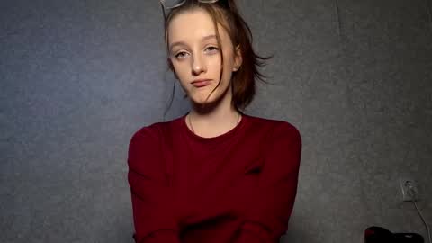 Lisa online show from December 17, 2025, 11:49 am