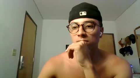 Snapshot of jackstrongof chatting on June 19, 2026, 1:32 am ImZacharyTyler online show from June 19, 2026, 1:32 am
