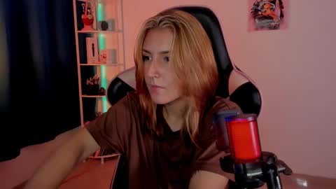 Linda Sofia help me get to 100 thumbs up online show from January 11, 2025, 4:38 am