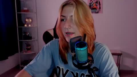 Linda Sofia help me get to 100 thumbs up online show from January 17, 2025, 3:23 am