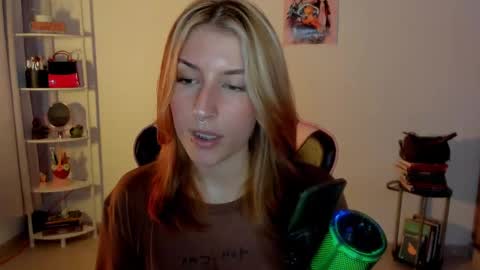 Linda Sofia help me get to 100 thumbs up online show from February 2, 2025, 10:49 pm