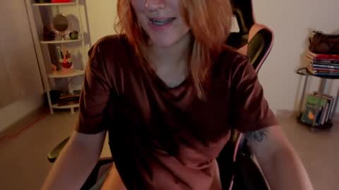 Linda Sofia help me get to 100 thumbs up online show from February 3, 2025, 1:52 am