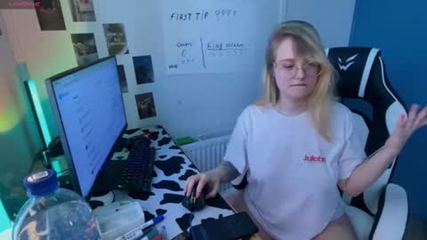 jacywinslat online show from February 25, 2025, 12:13 pm