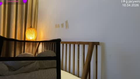 jacywinslat online show from April 19, 2026, 11:42 am