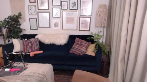 Jade online show from January 31, 2025, 6:14 pm