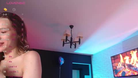 Jade online show from November 3, 2025, 2:07 pm