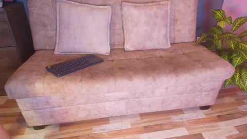 Snapshot of jade_brunnette chatting on April 22, 2026, 8:21 pm Jade Brunete online show from April 22, 2026, 8:21 pm