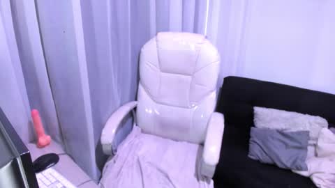 jade_connor online show from February 16, 2026, 9:00 pm