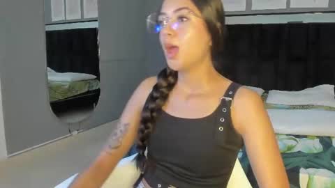 jade_lovv online show from June 26, 2026, 7:51 pm