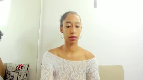 Jade smile online show from September 27, 2025, 4:23 pm