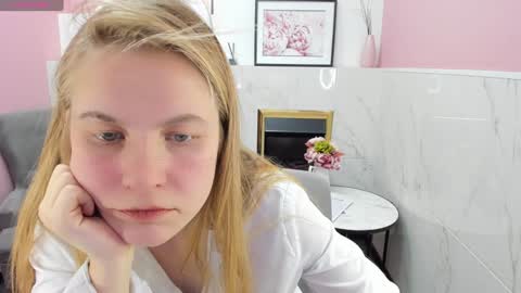 Jade online show from December 19, 2024, 11:35 pm