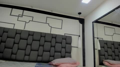 Jade  online show from December 16, 2024, 11:12 am