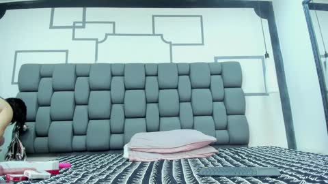 Jade  online show from December 26, 2024, 11:10 am