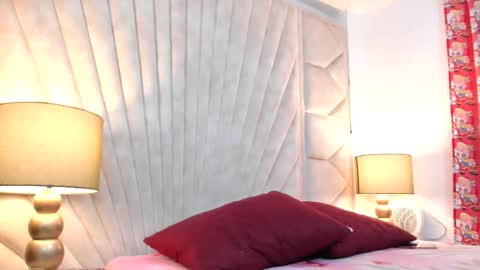 Jade  online show from November 18, 2025, 10:41 am