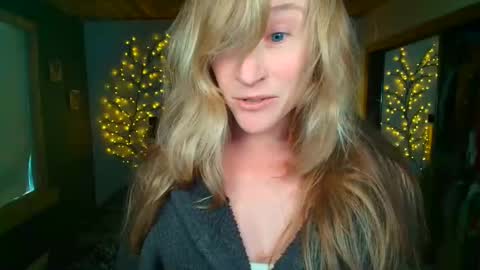 jadeamaryllis_ online show from April 16, 2026, 1:12 pm