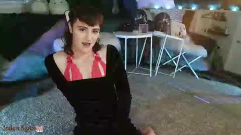 Snapshot of jadedfemboy chatting on December 18, 2024, 10:02 pm Jaden Lynx online show from December 18, 2024, 10:02 pm