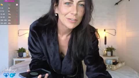 Snapshot of jadedmuse chatting on September 11, 2025, 8:14 am Jade online show from September 11, 2025, 8:14 am