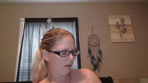 JadeLuv online show from December 15, 2024, 6:04 pm